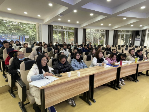 鄢（2.0稿）简报：大邑县中小学幼儿园“未来校（园）长孵化营开班仪式在南街小学隆重举行”（202(1)1826.png